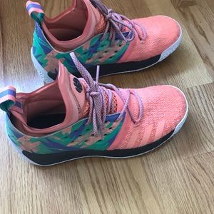 Big Kid/young men’s sneakers.